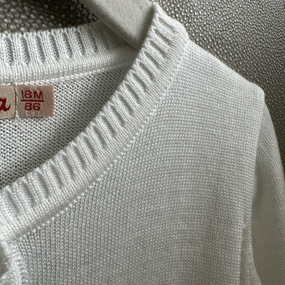 Basic white button up sweater, great as a layering piece. Sweater is unisex - Picture 2 of 2